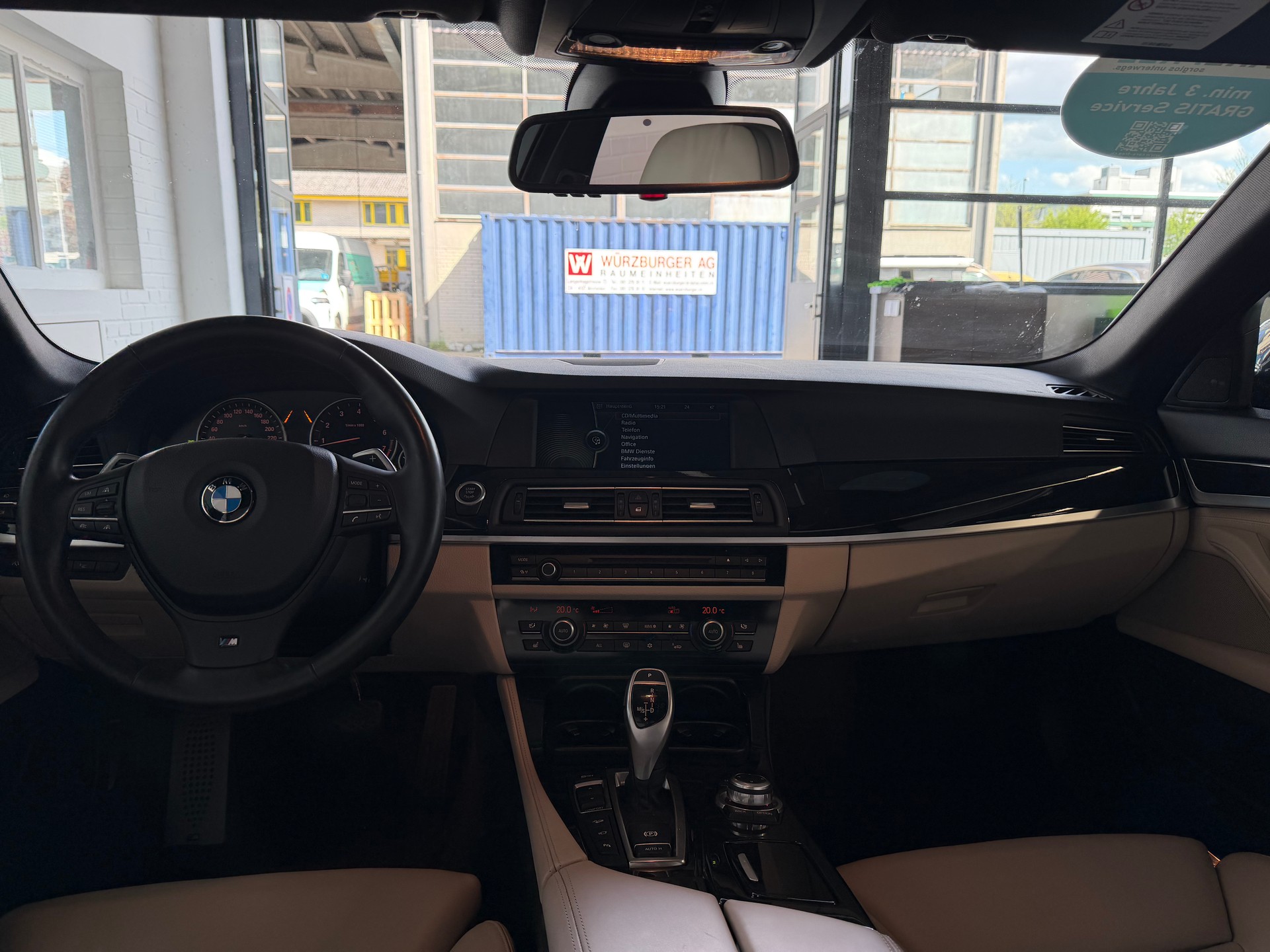 BMW 550i xDrive Steptronic I M-SPORTPAKET (CH)-image-17