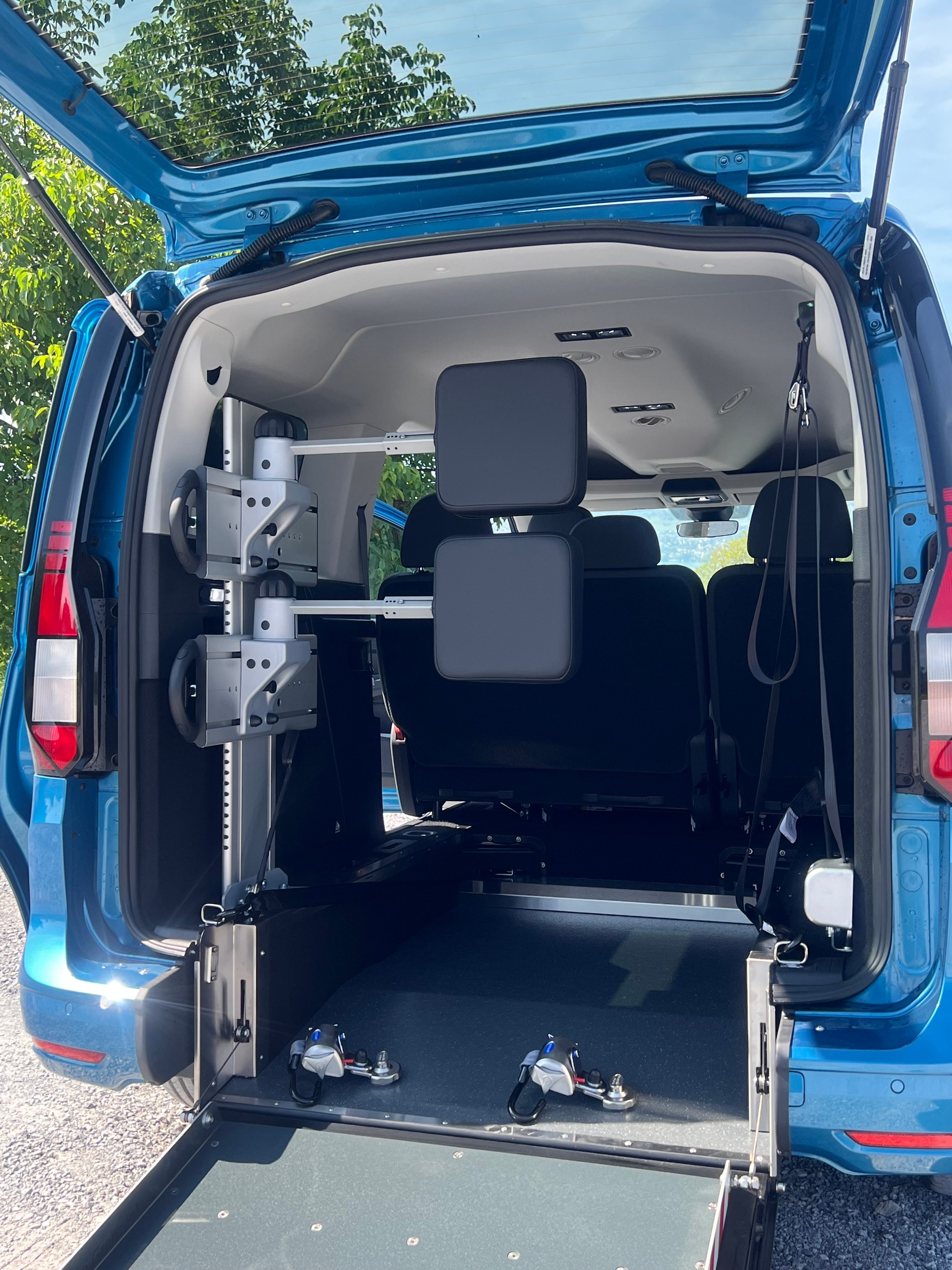 VW Caddy Maxi Liberty 1.5 TSI eHybrid - inkl. Umbau für Rollstuhltransport-image-2