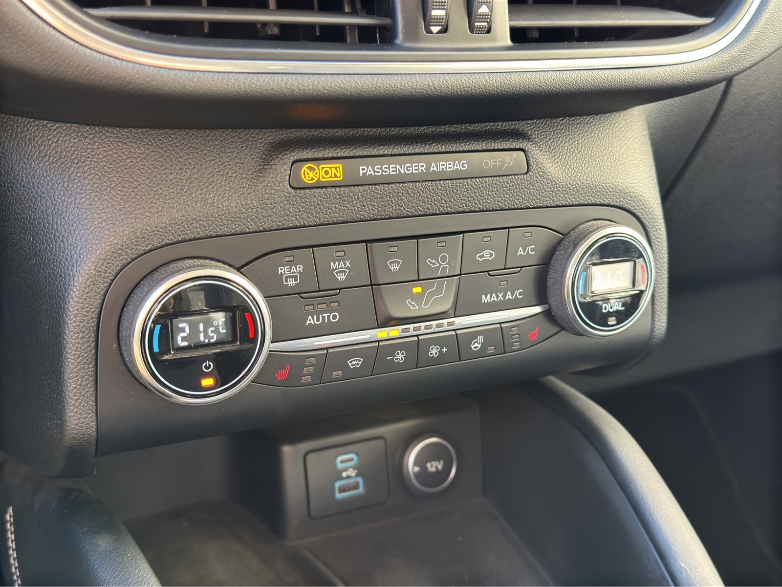 FORD Kuga 2.5 Plug-in Hybrid Vignale-image-11