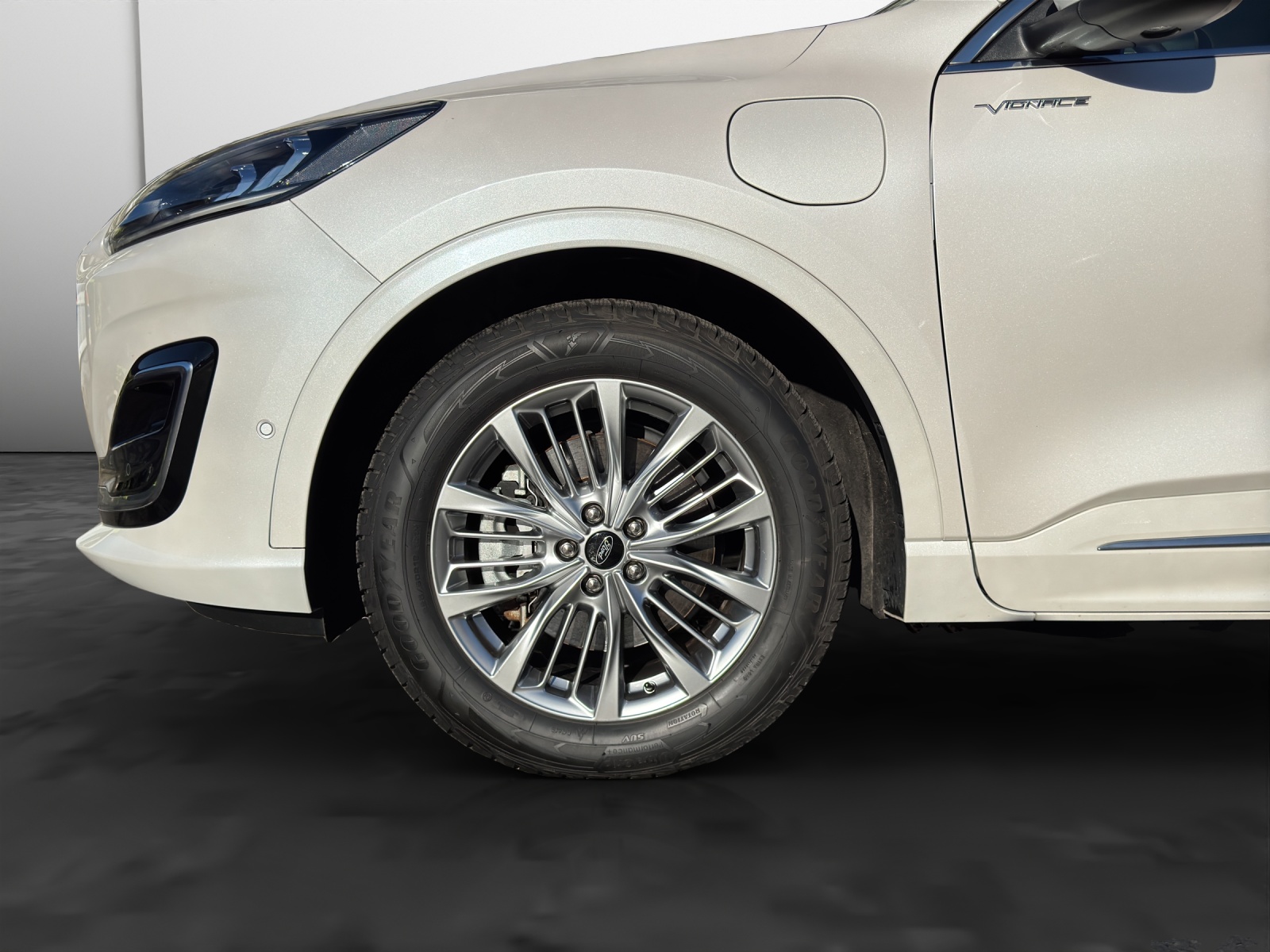 FORD Kuga 2.5 Plug-in Hybrid Vignale-image-15