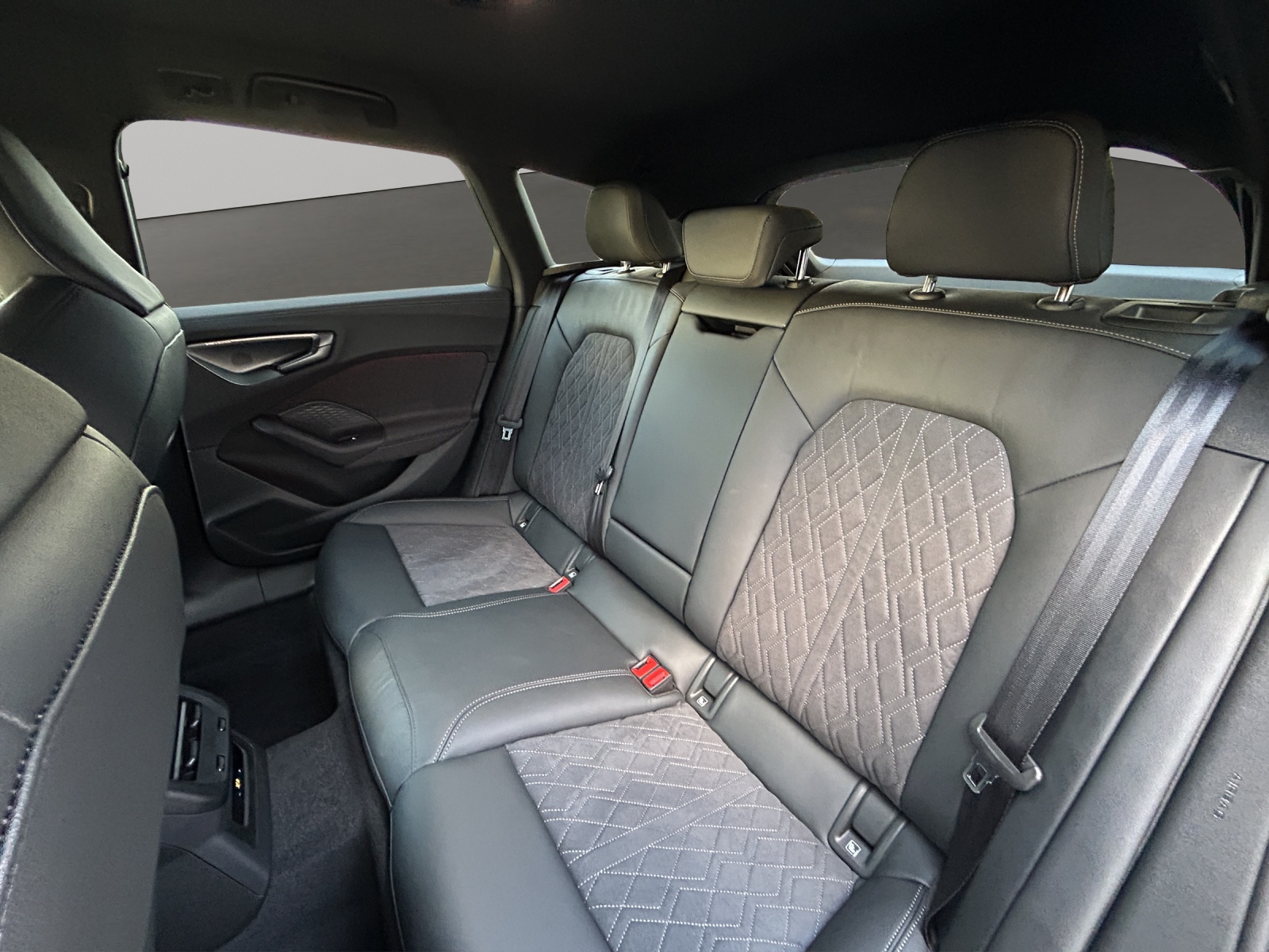 AUDI A5 Avant TFSI quattro 150 kW S tronic-image-8