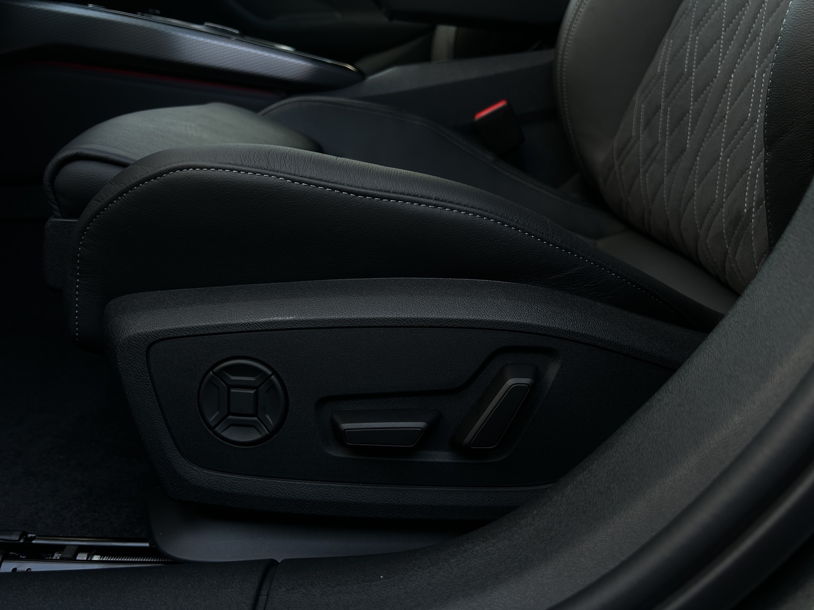 AUDI A5 Avant TFSI quattro 150 kW S tronic-image-10