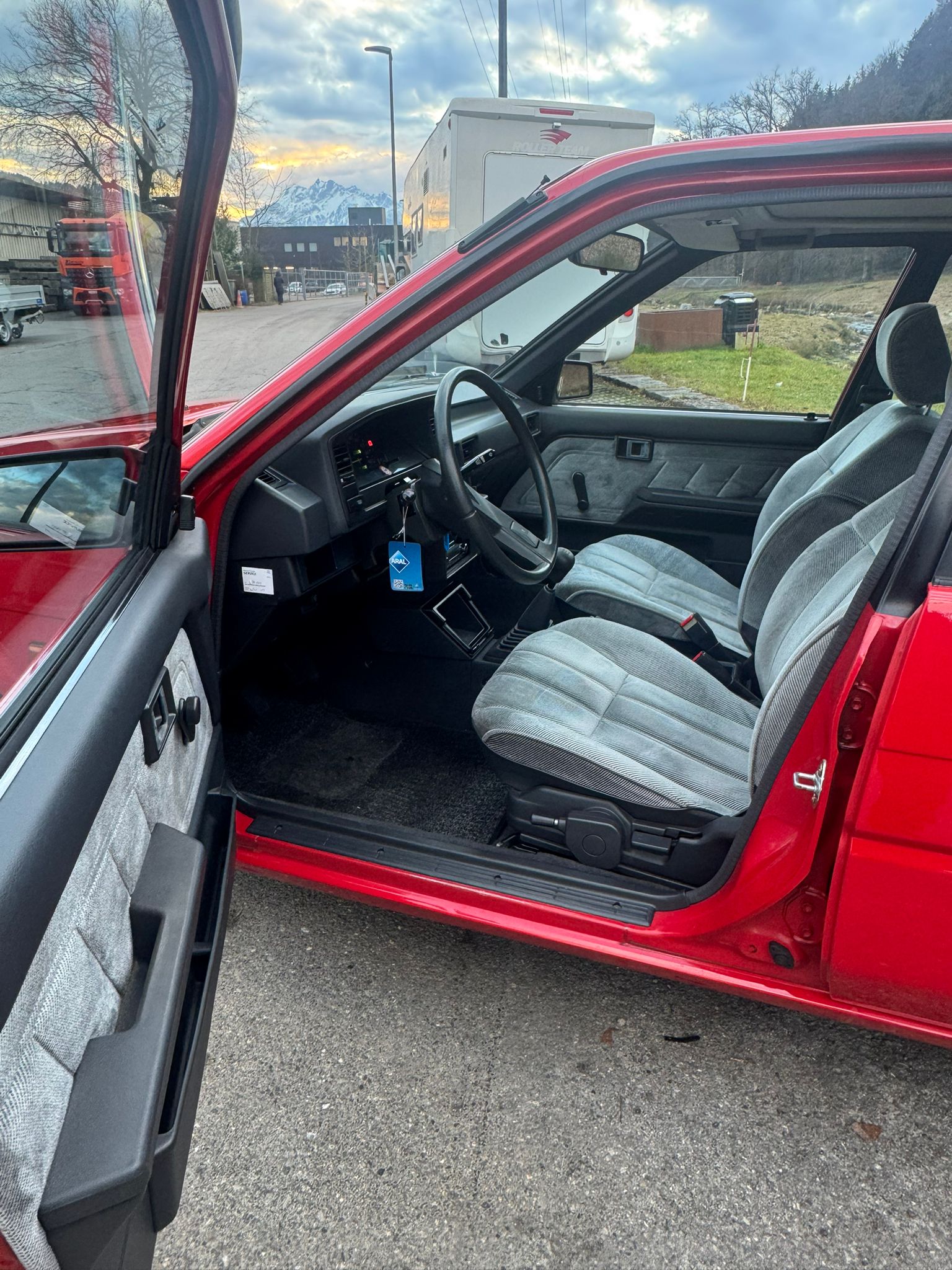 TOYOTA Corolla 1300 GL Liftback-image-5