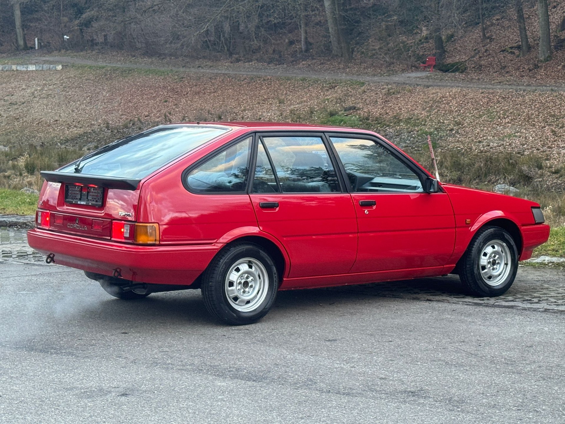 TOYOTA Corolla 1300 GL Liftback-image-3