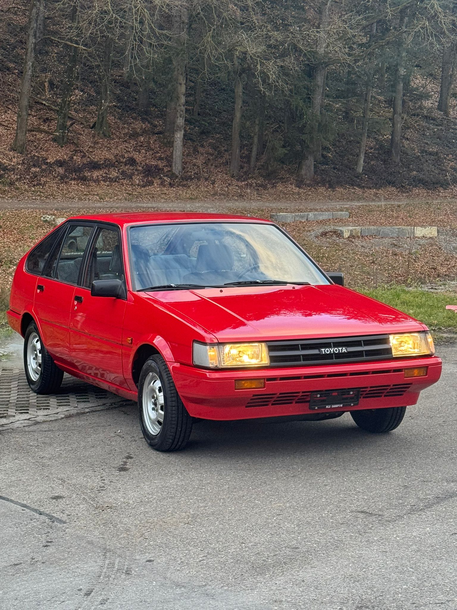 TOYOTA Corolla 1300 GL Liftback-image-1
