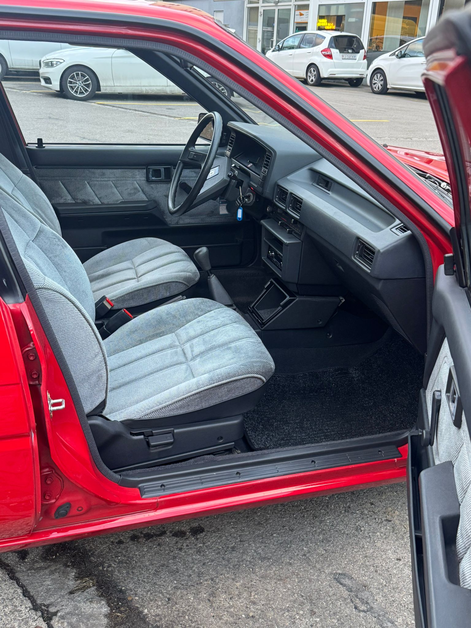 TOYOTA Corolla 1300 GL Liftback-image-9