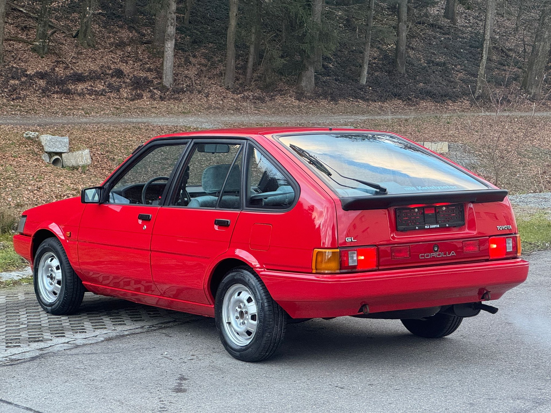 TOYOTA Corolla 1300 GL Liftback-image-4