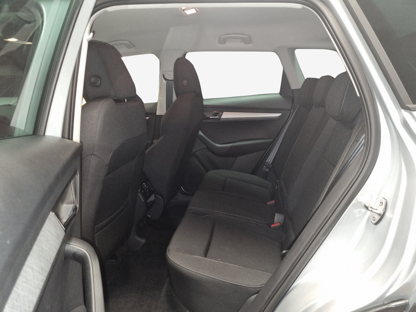 SKODA Karoq 1.5 TSI Selection DSG-image-8