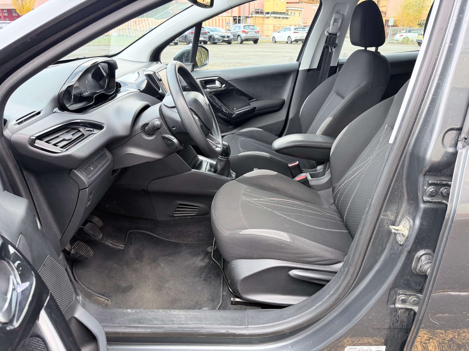 PEUGEOT 208 1.4 VTI Active-image-5