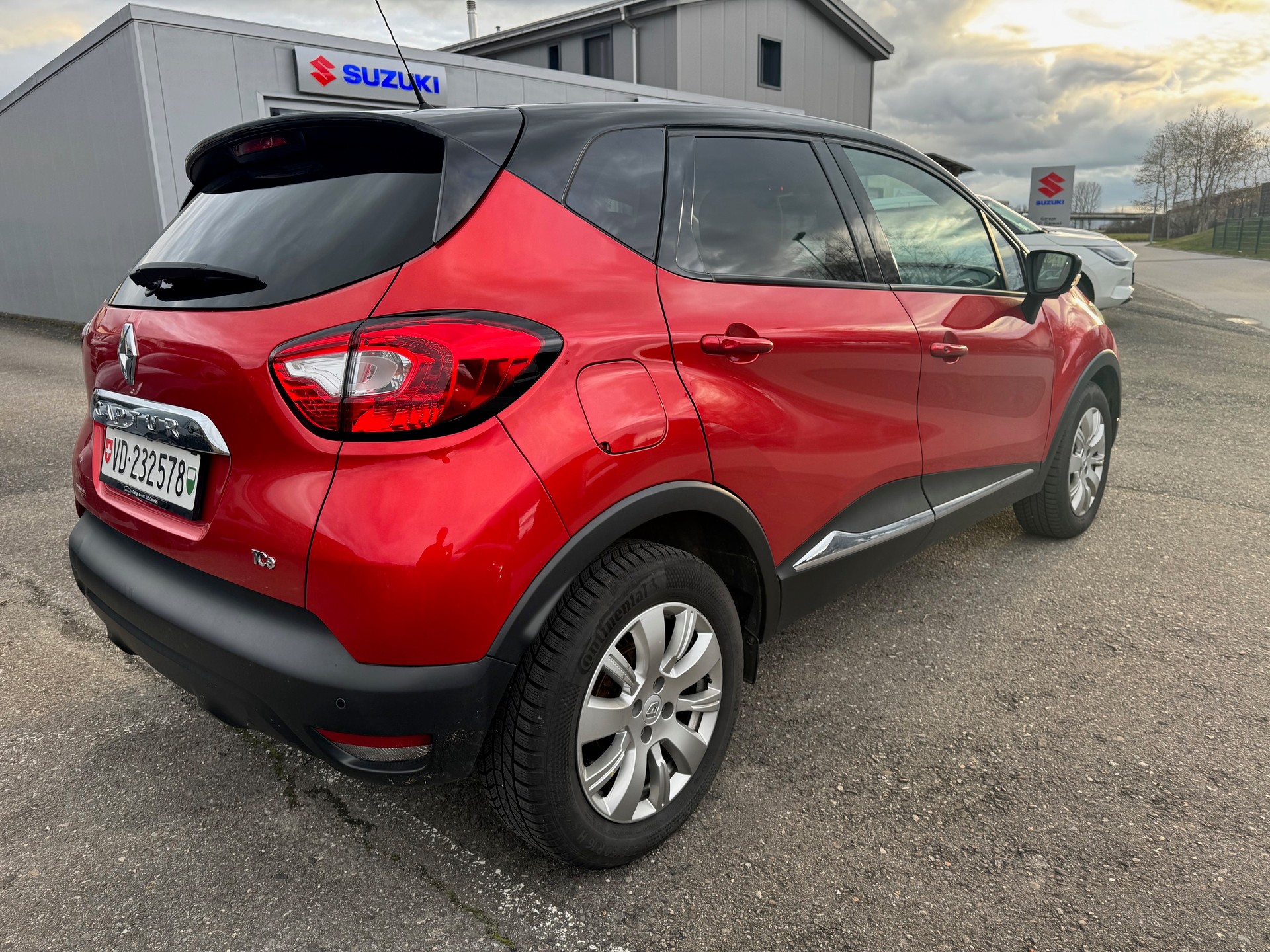 RENAULT Captur 1.2 T 16V Privilège EDC-image-4