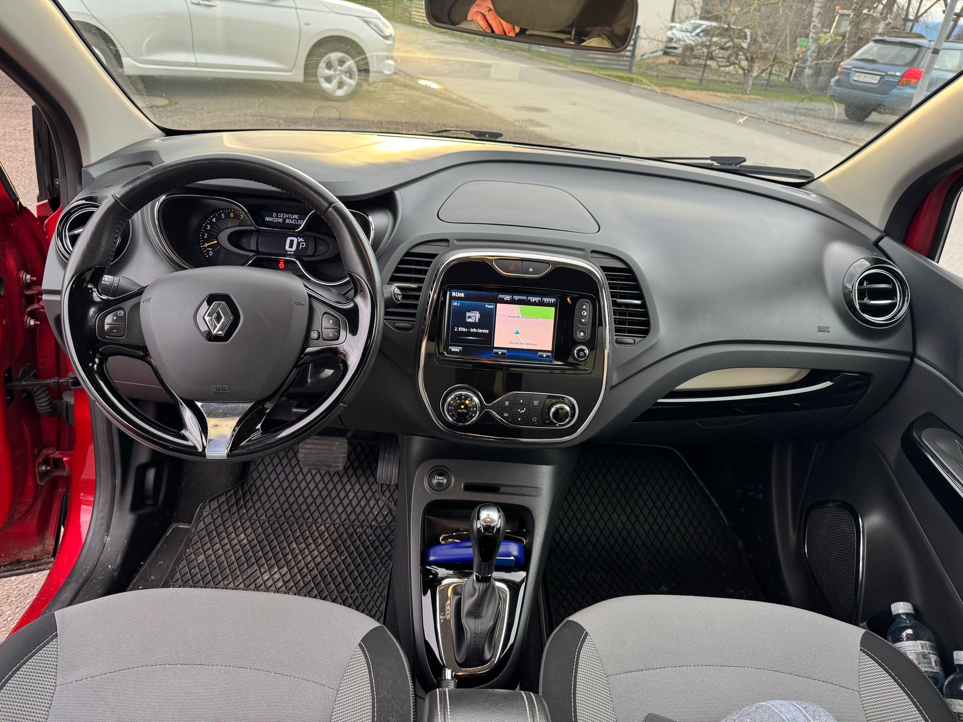RENAULT Captur 1.2 T 16V Privilège EDC-image-2