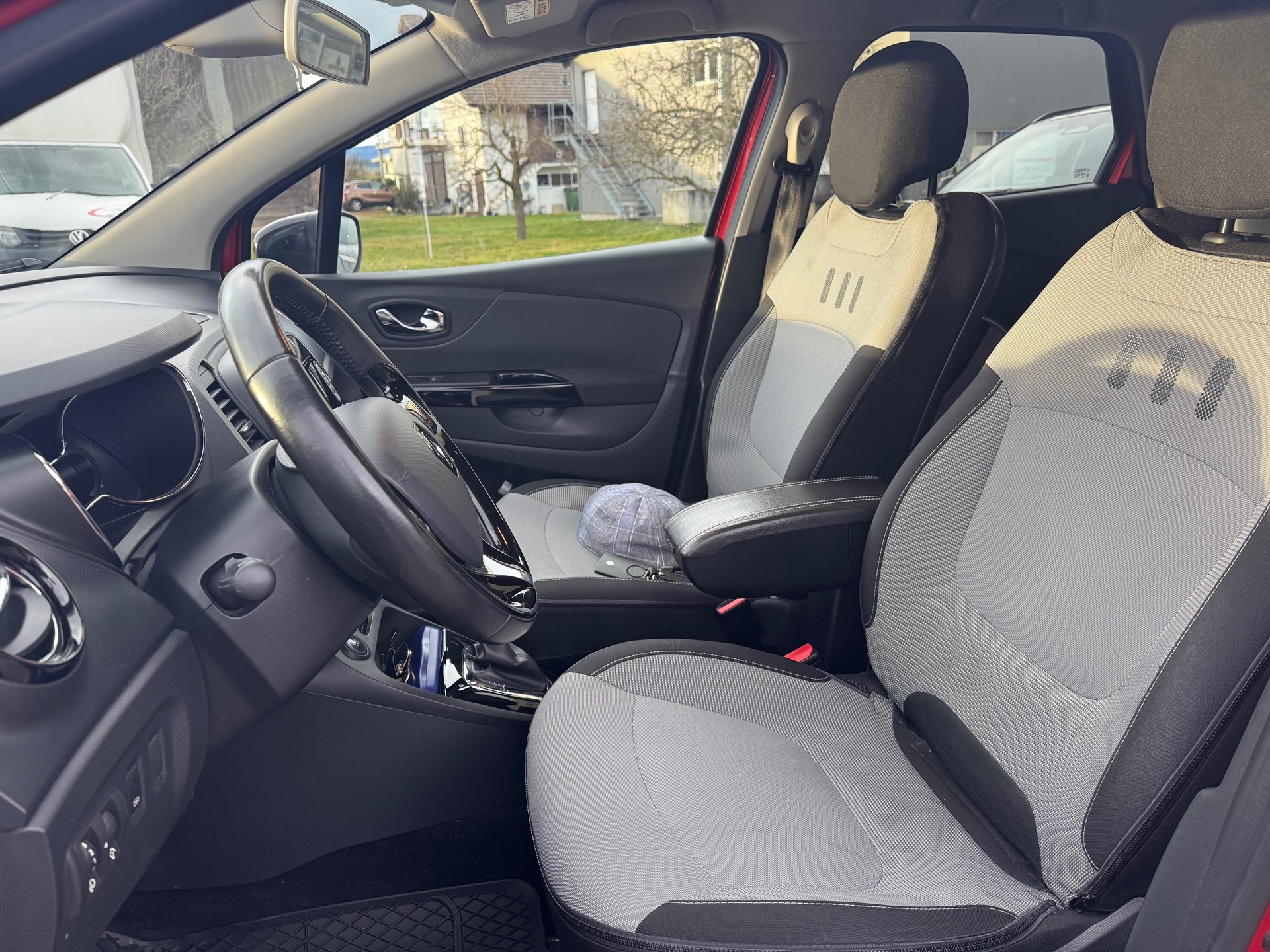 RENAULT Captur 1.2 T 16V Privilège EDC-image-5