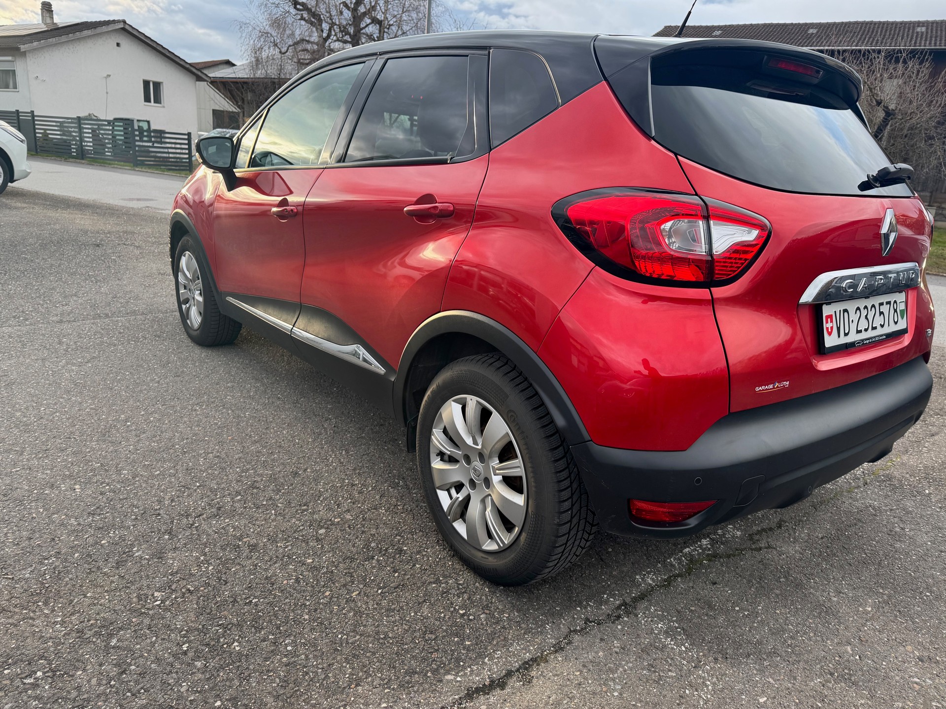 RENAULT Captur 1.2 T 16V Privilège EDC-image-3