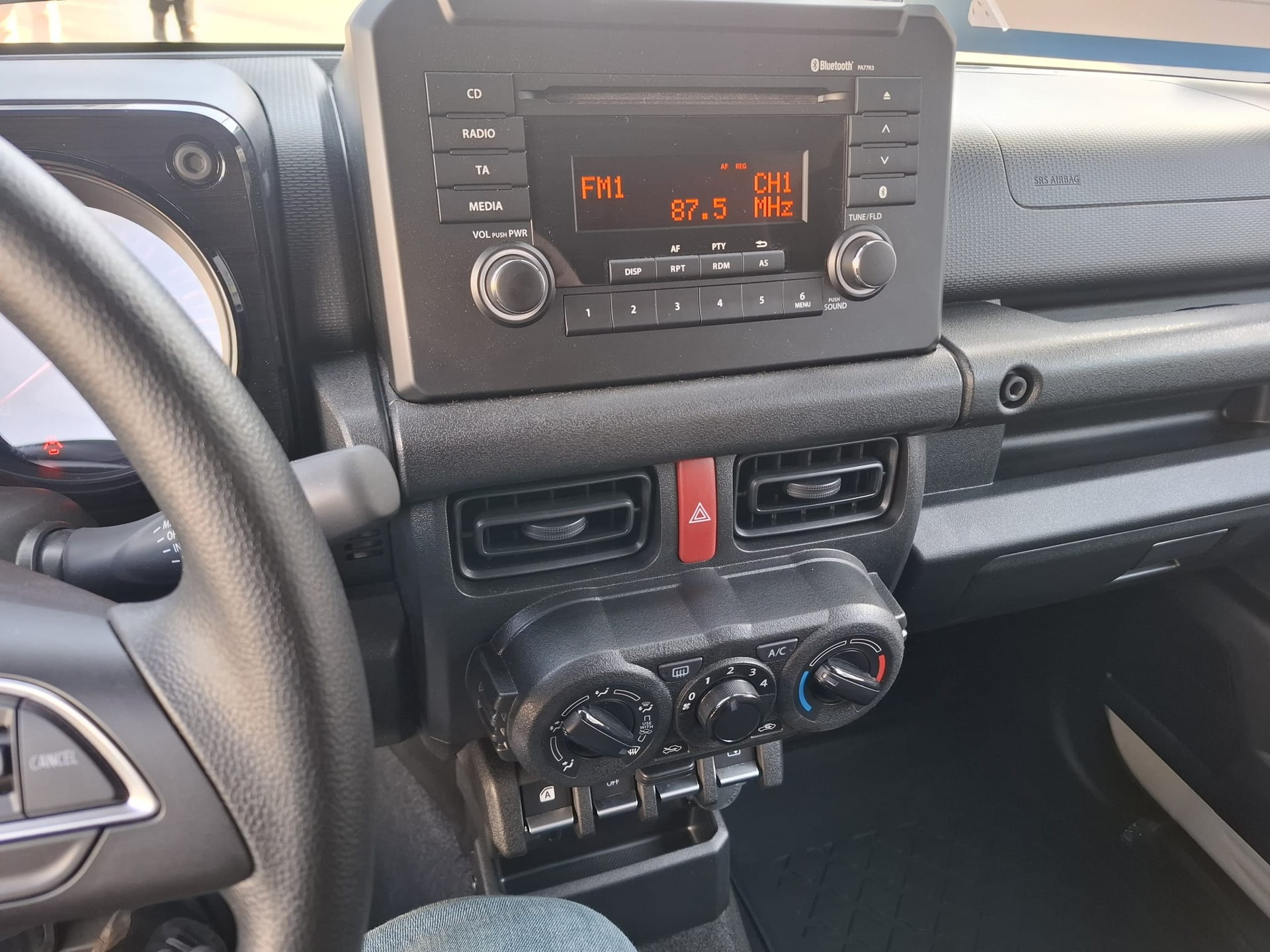 SUZUKI Jimny 1.5 Compact+ 4x4-image-10