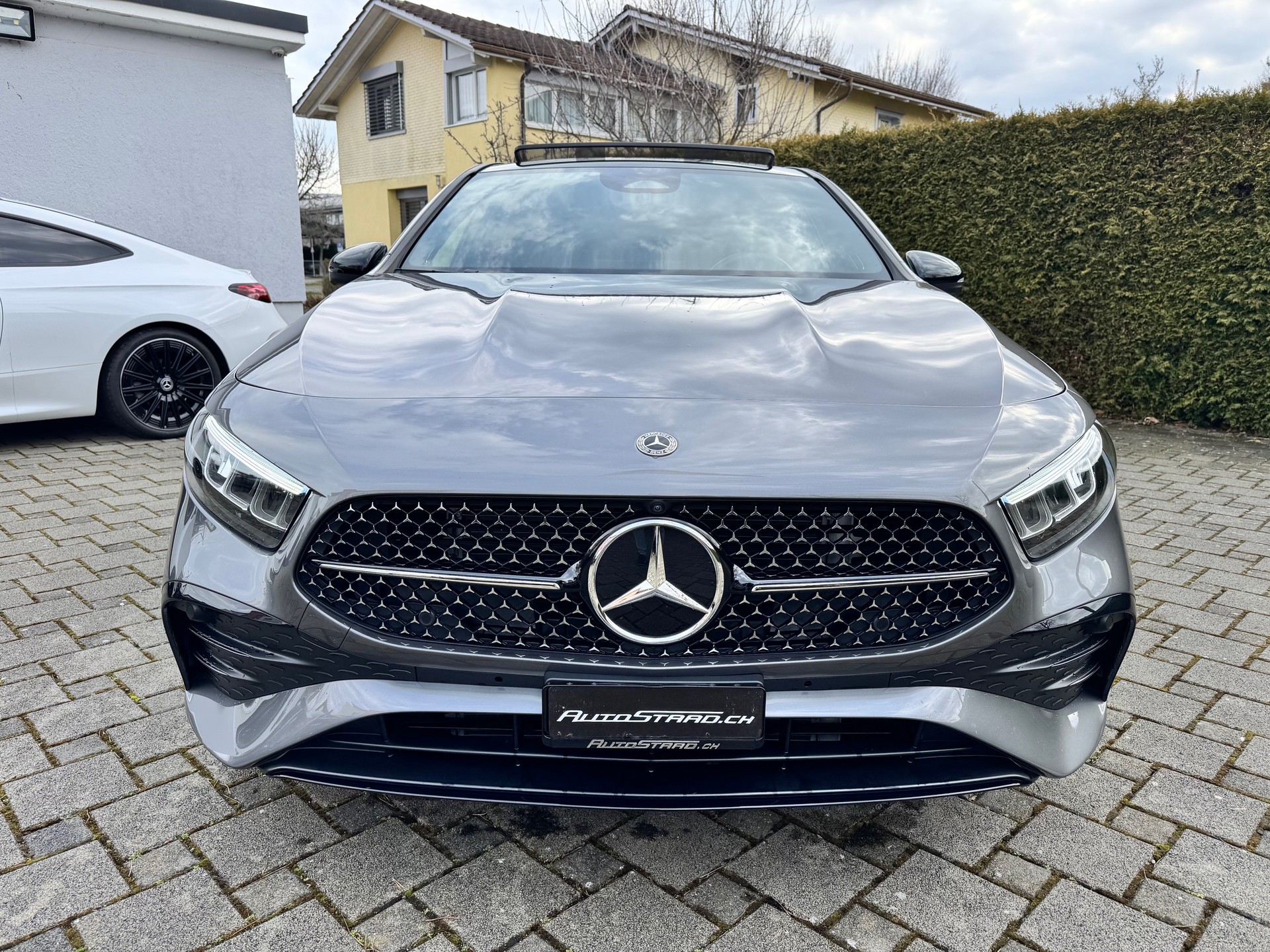 MERCEDES-BENZ A 220 d AMG Line 8G-DCT-showroom-element-1