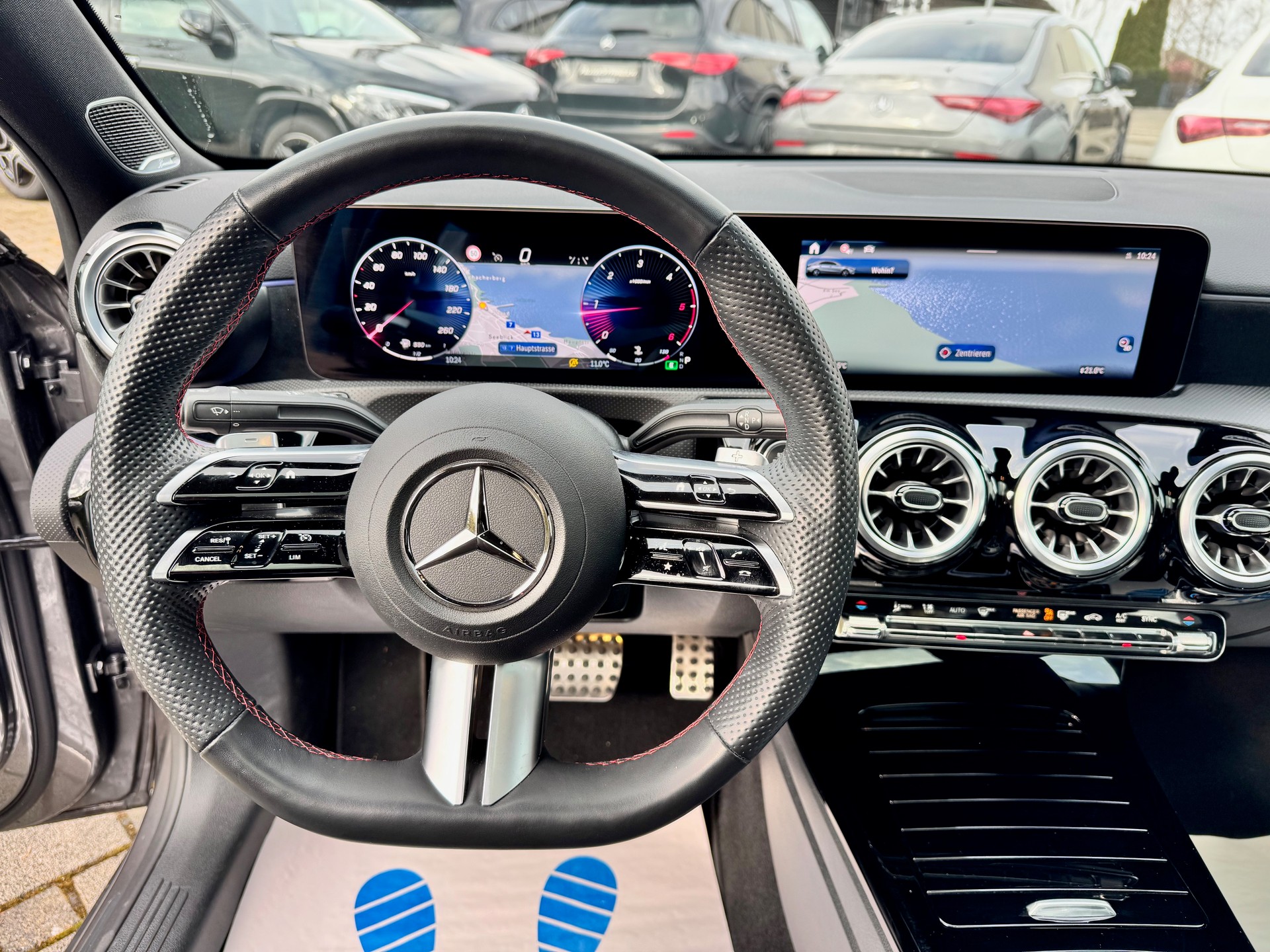 MERCEDES-BENZ A 220 d AMG Line 8G-DCT-image-8