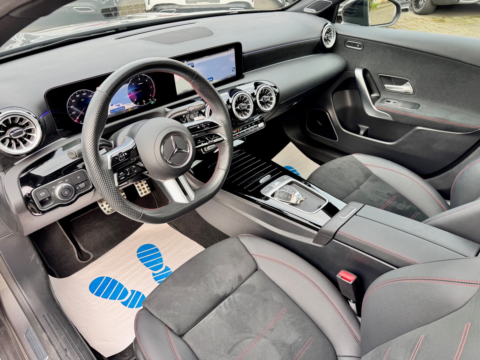 MERCEDES-BENZ A 220 d AMG Line 8G-DCT-image-6