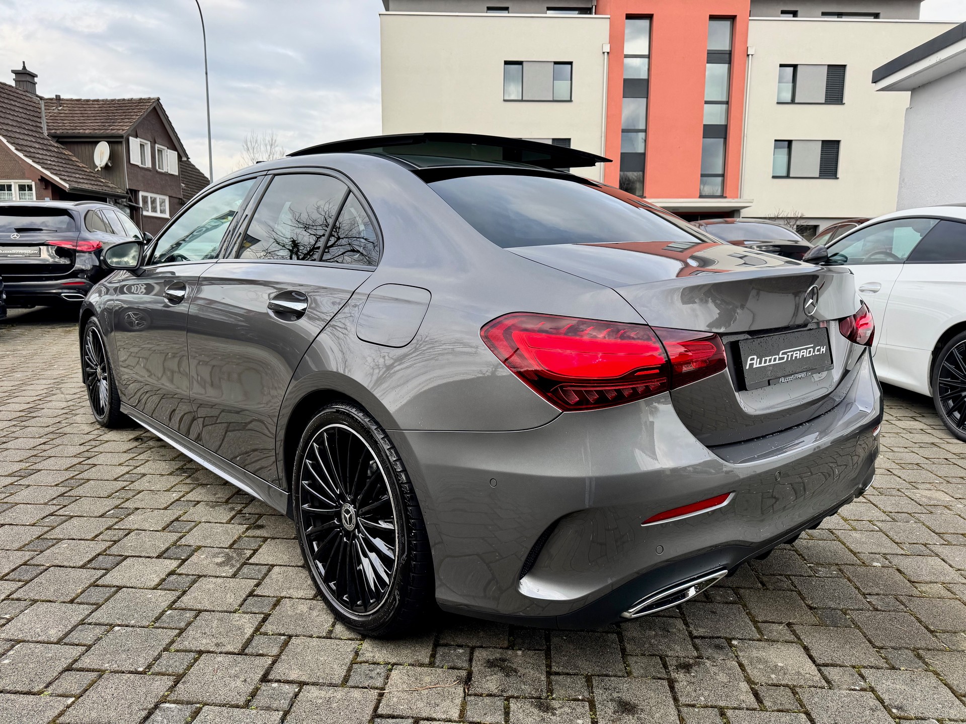 MERCEDES-BENZ A 220 d AMG Line 8G-DCT-image-5