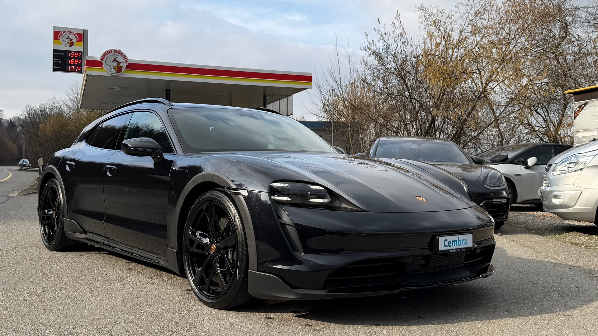 PORSCHE Taycan 4 Cross Turismo-image-6