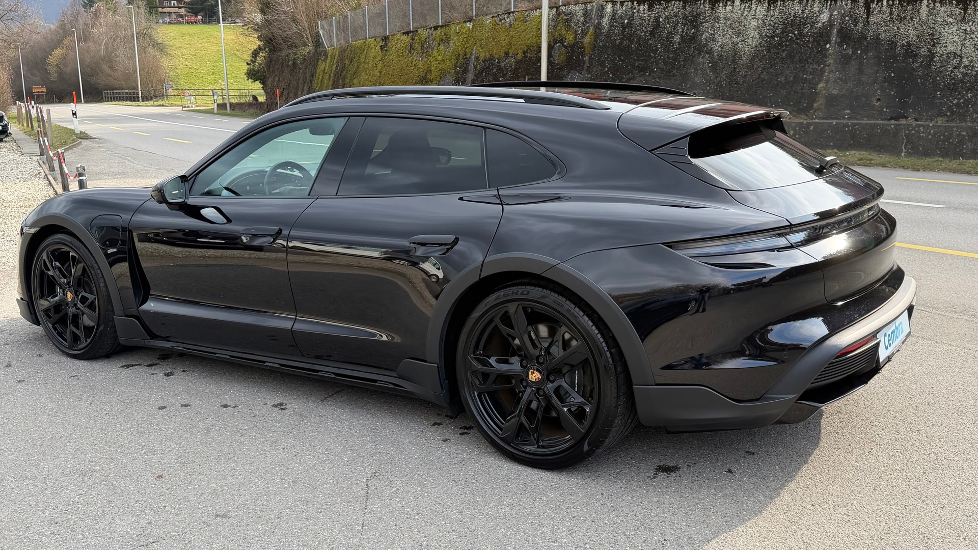 PORSCHE Taycan 4 Cross Turismo-image-3