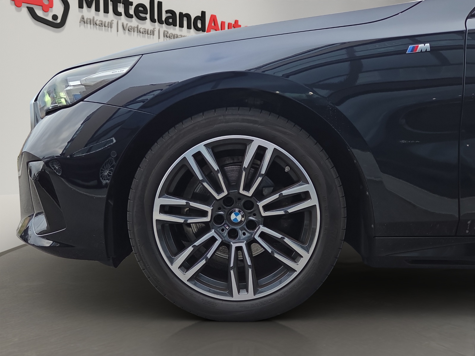 BMW 520d xDrive 48V Touring M Sport Steptronic-image-5
