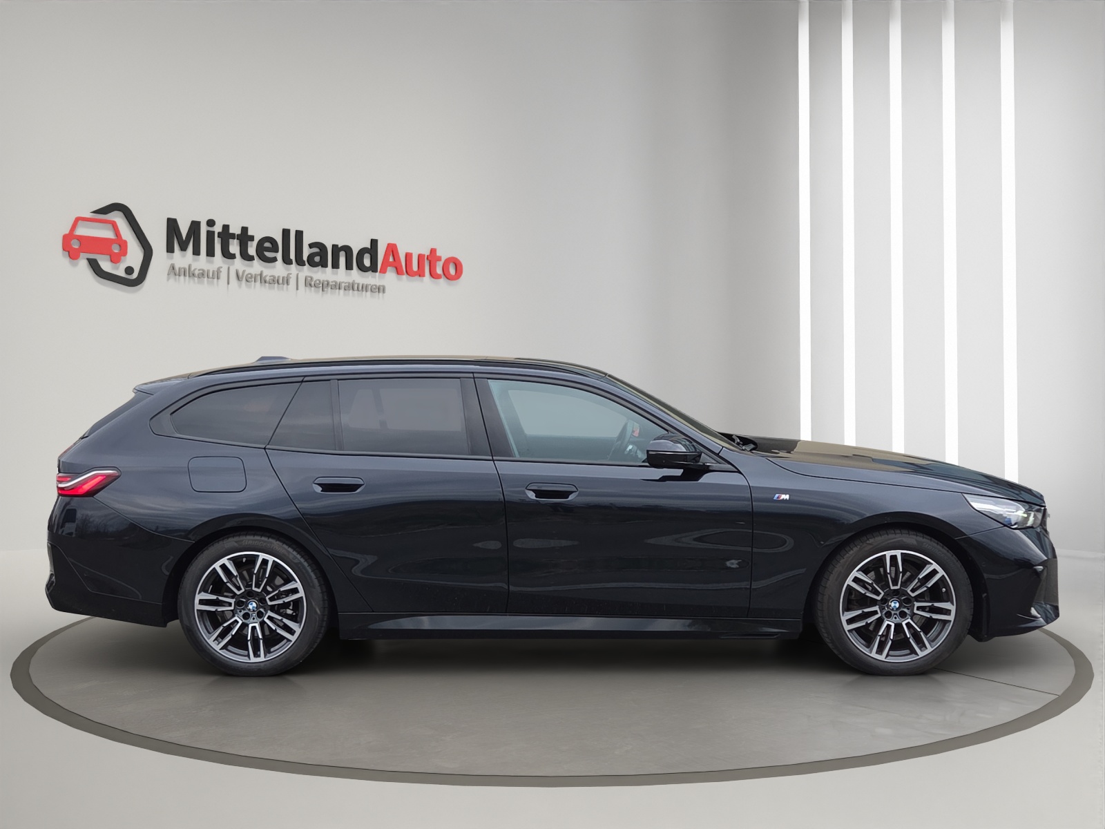 BMW 520d xDrive 48V Touring M Sport Steptronic-showroom-element-3