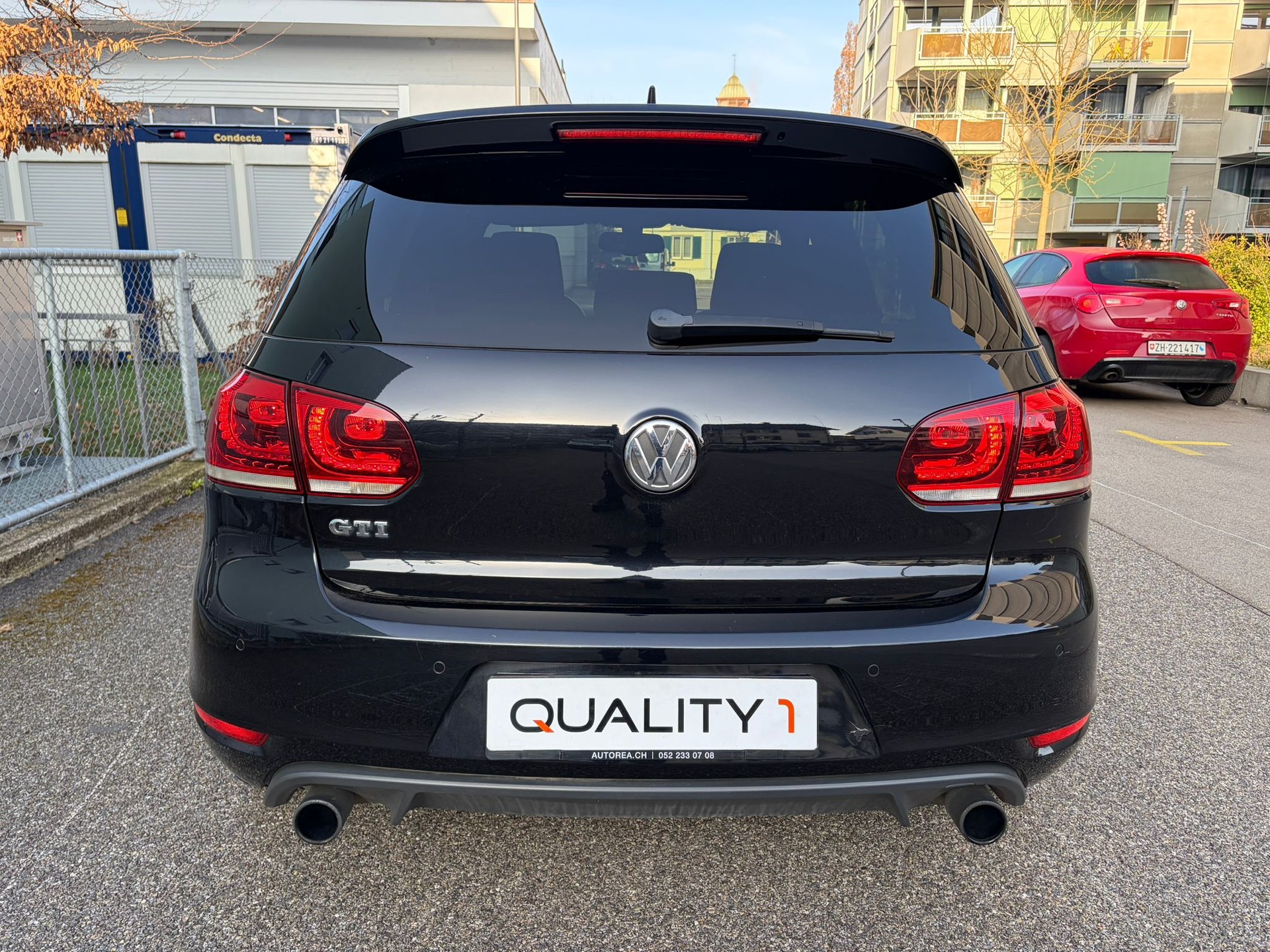 VW Golf 2.0 TSI GTI-showroom-element-3