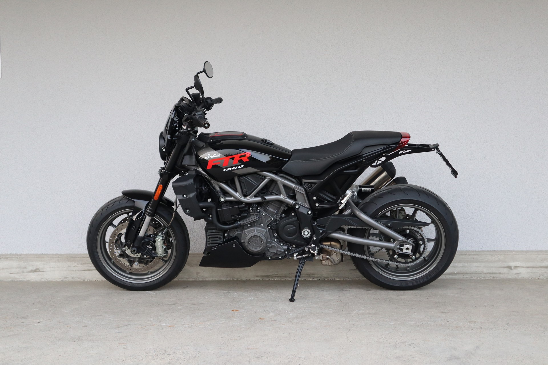 INDIAN FTR 1200 Sport-showroom-element-3