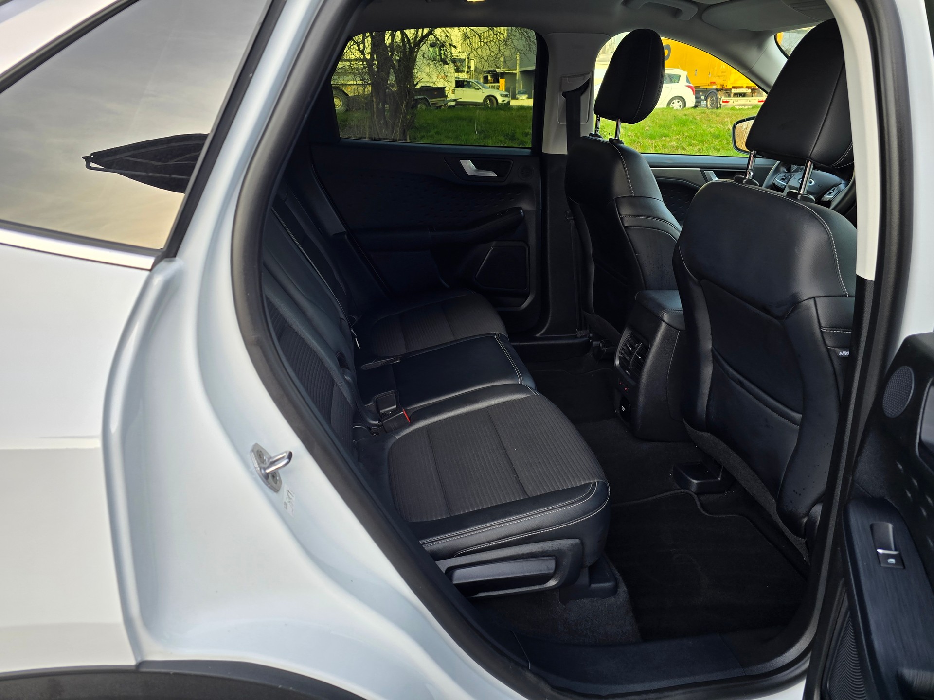 FORD Kuga 2.0 EcoBlue Hybrid Titanium 2WD-image-13