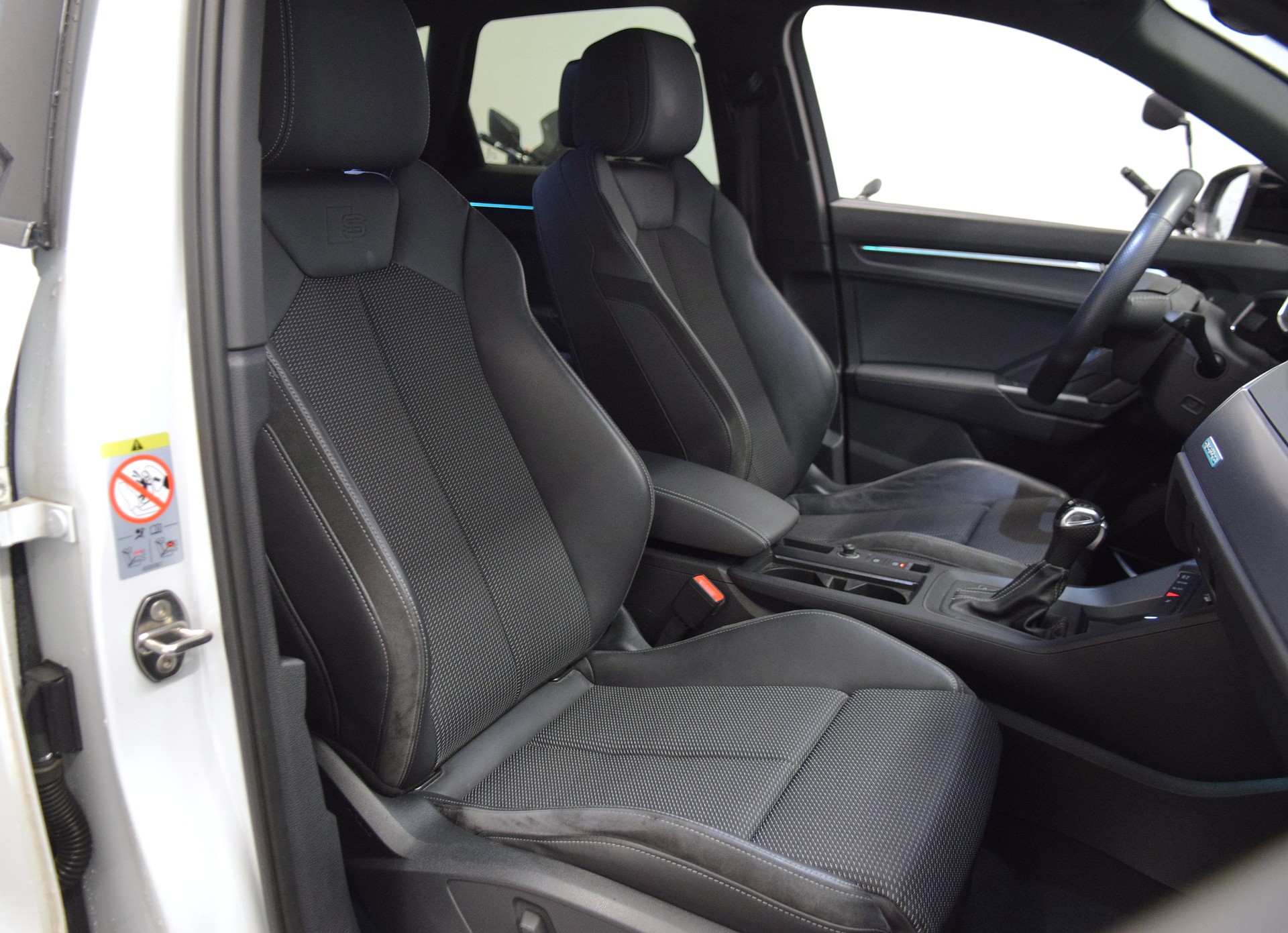 AUDI Q3 45 TFSI S line quattro S-tronic-image-8