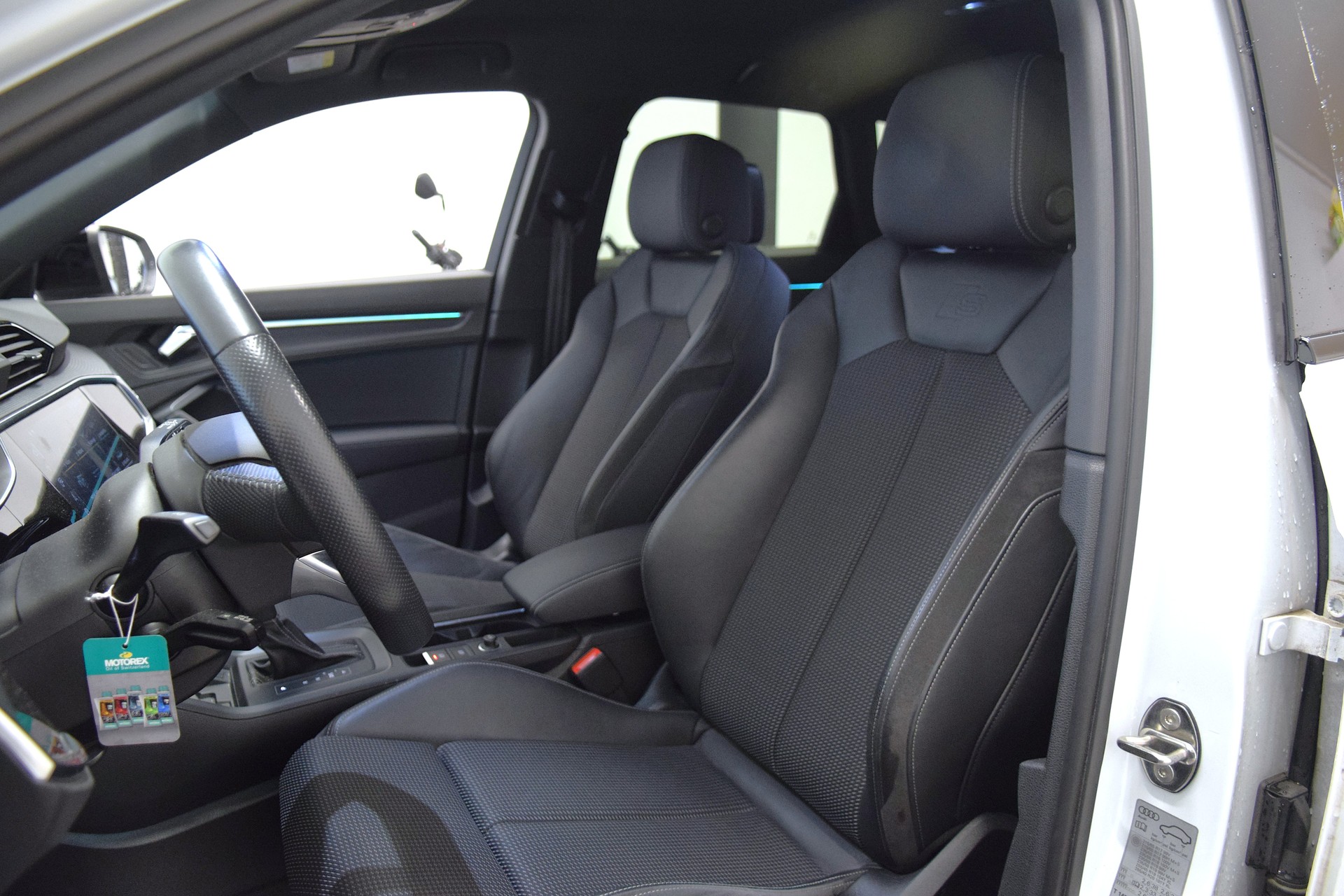 AUDI Q3 45 TFSI S line quattro S-tronic-image-9