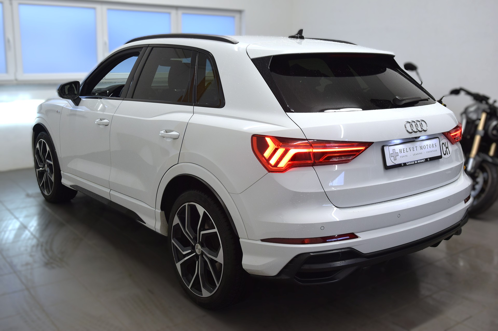 AUDI Q3 45 TFSI S line quattro S-tronic-image-6