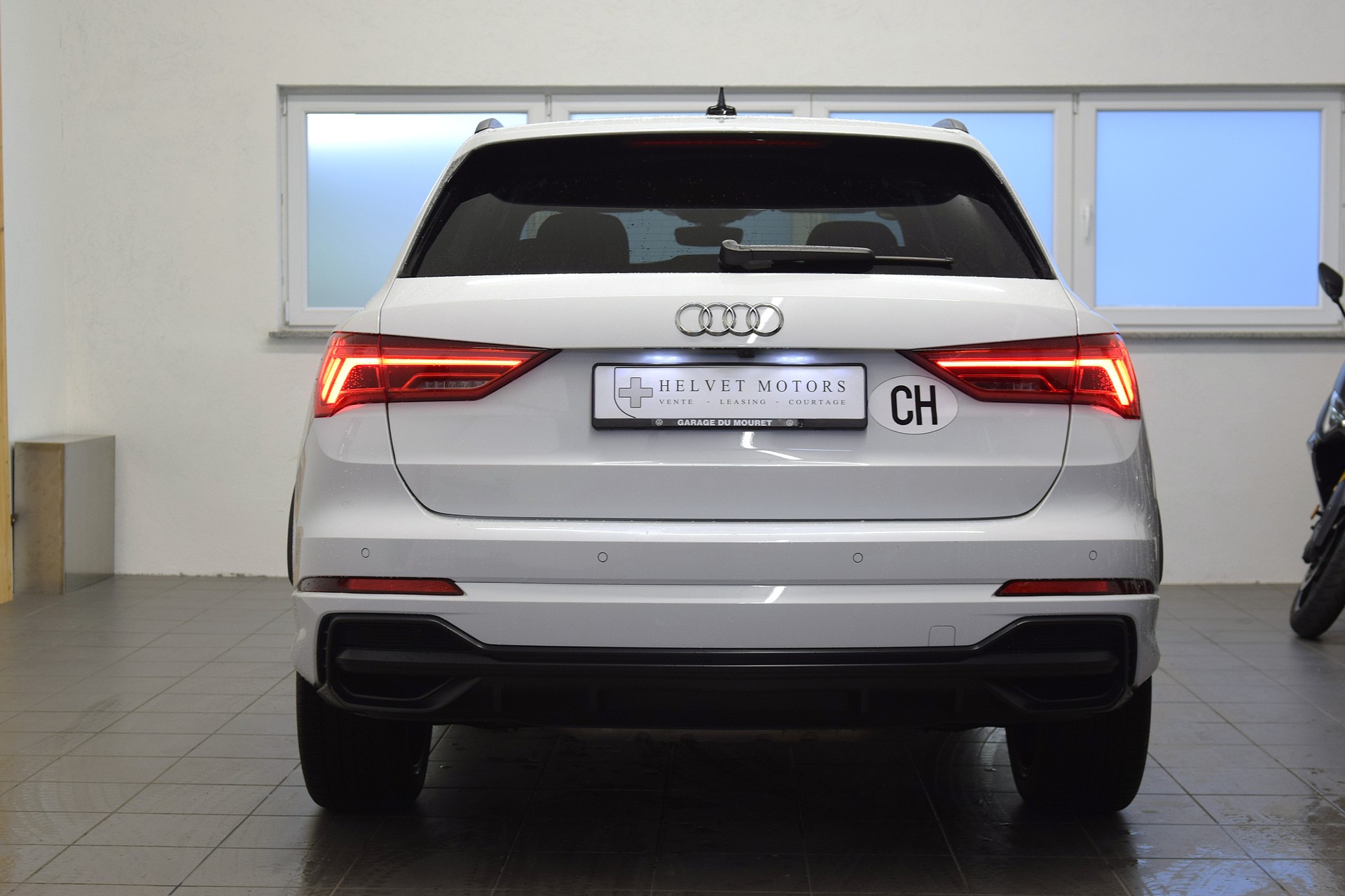 AUDI Q3 45 TFSI S line quattro S-tronic-image-4