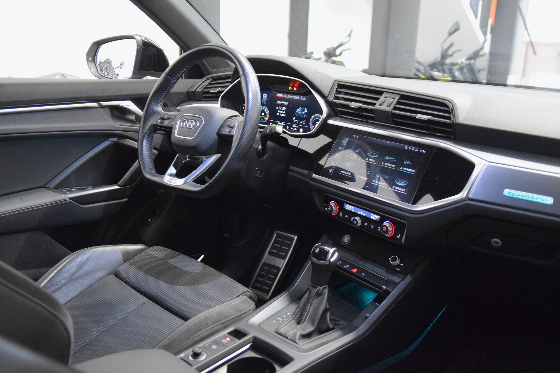 AUDI Q3 45 TFSI S line quattro S-tronic-image-11