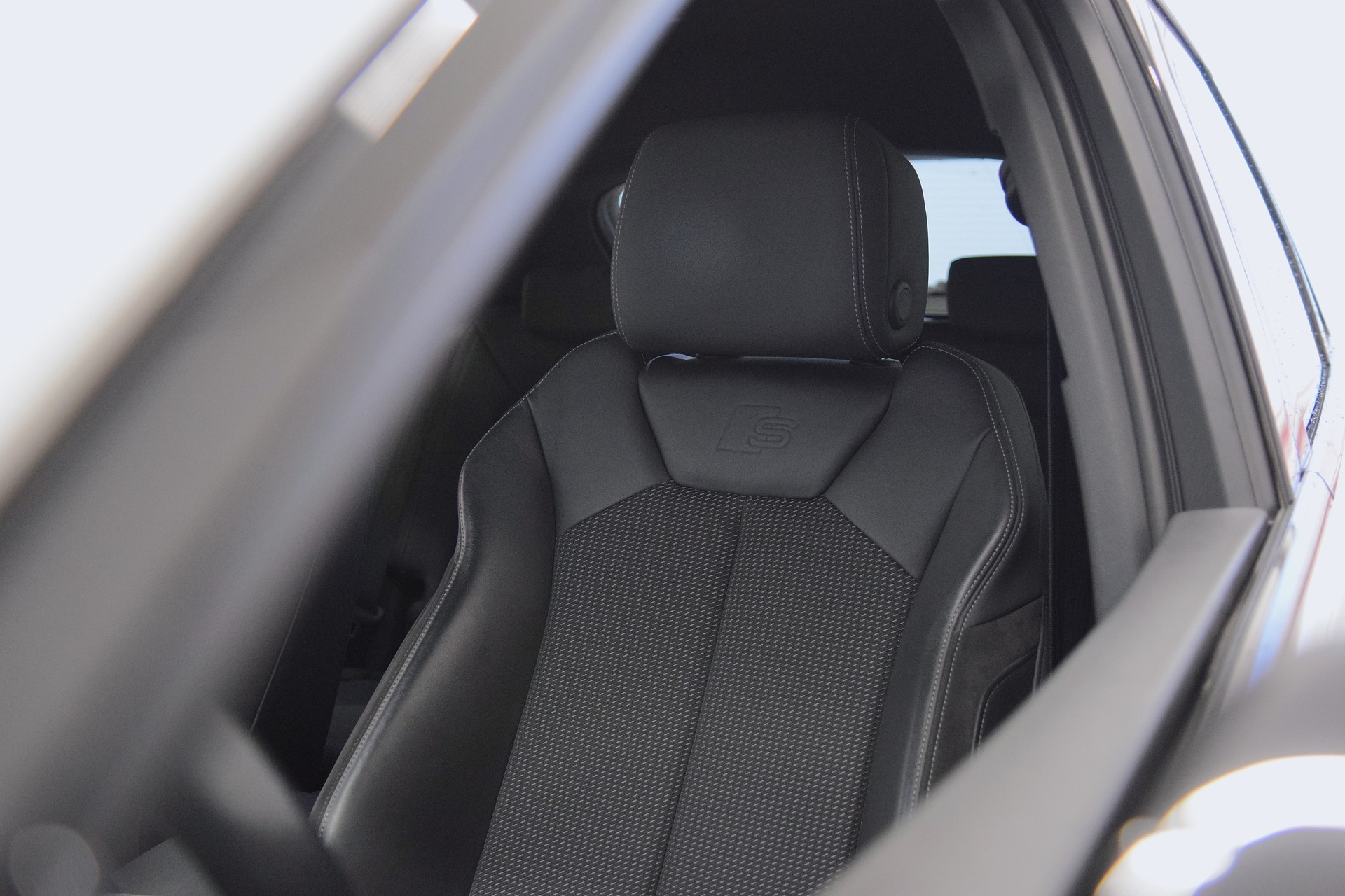 AUDI Q3 45 TFSI S line quattro S-tronic-image-7