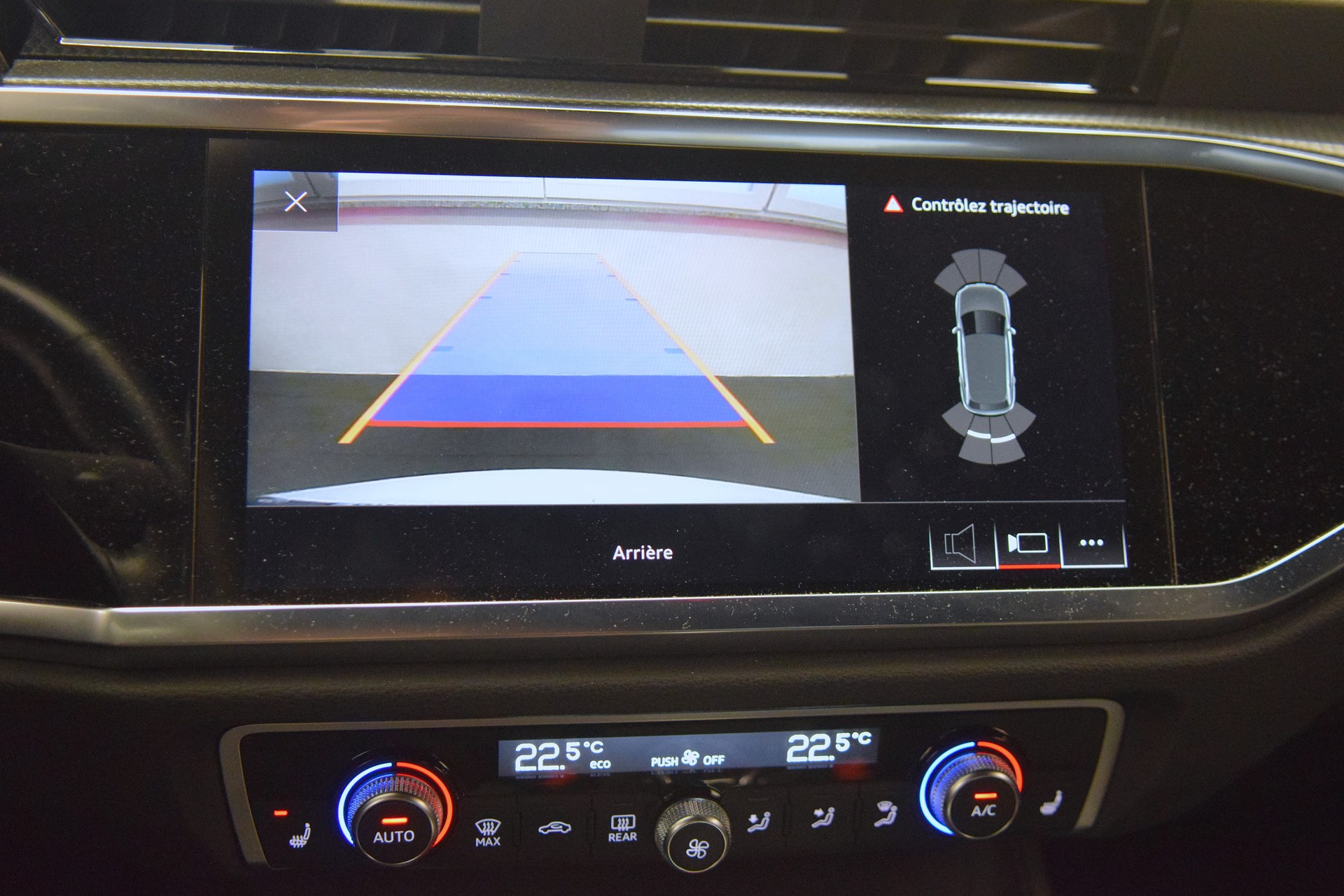 AUDI Q3 45 TFSI S line quattro S-tronic-image-14