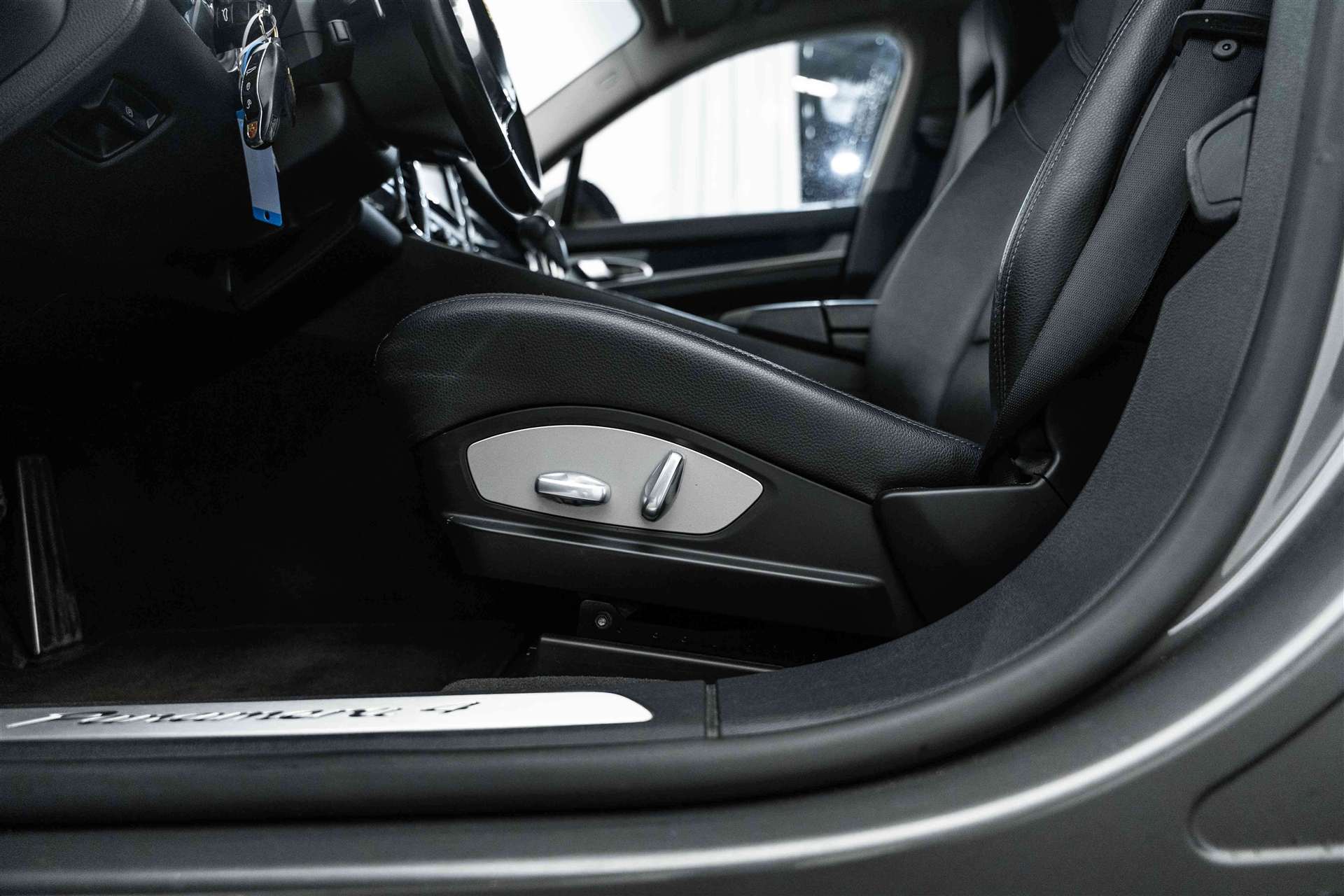 PORSCHE Panamera 4 310PS-image-17