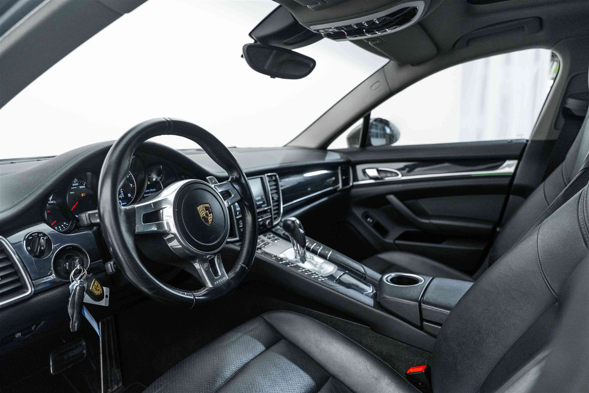 PORSCHE Panamera 4 310PS-image-6
