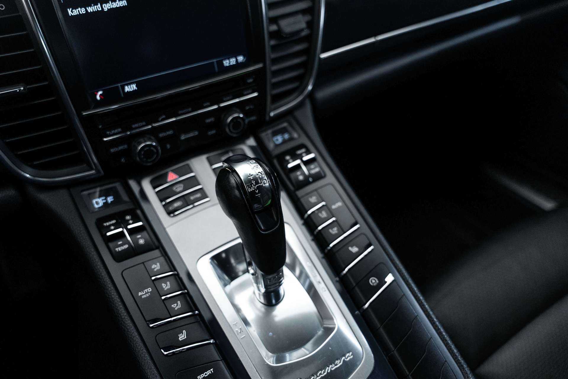 PORSCHE Panamera 4 310PS-image-24