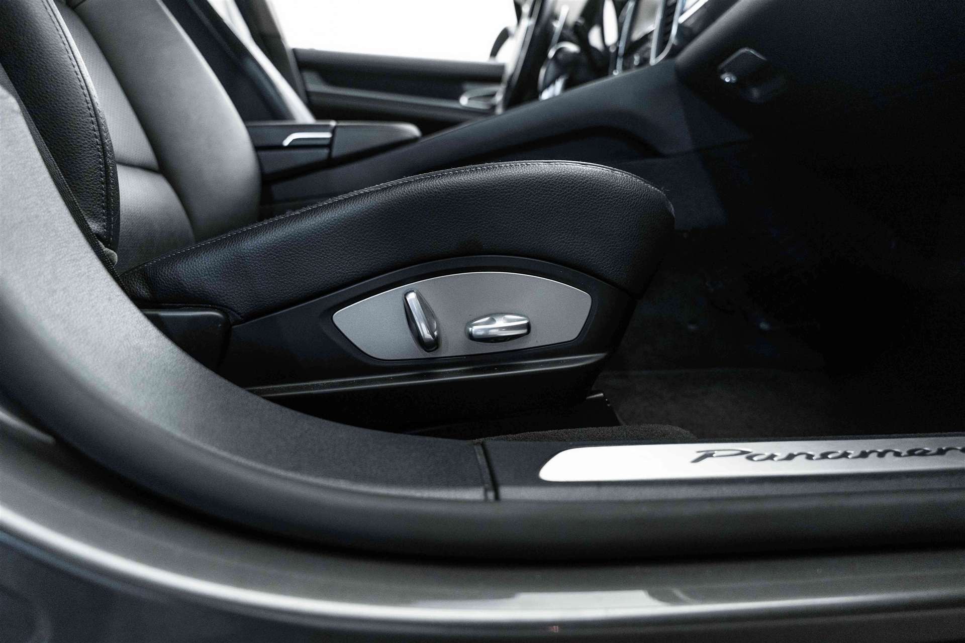 PORSCHE Panamera 4 310PS-image-15