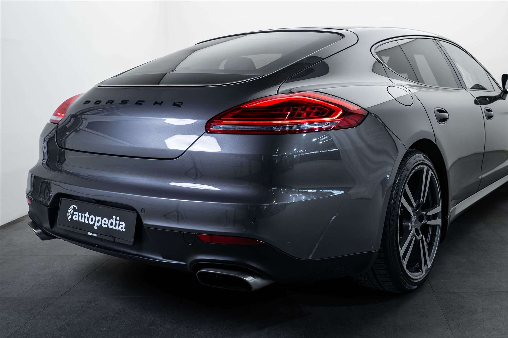 PORSCHE Panamera 4 310PS-showroom-element-3