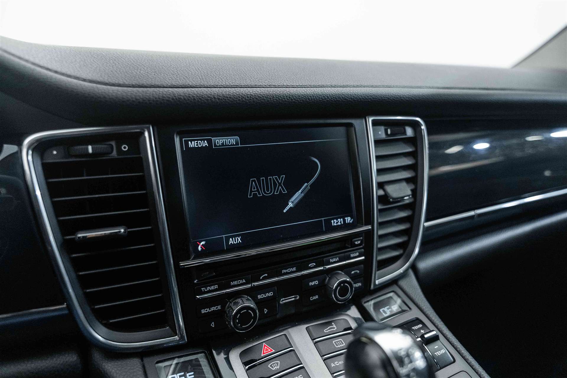 PORSCHE Panamera 4 310PS-image-19