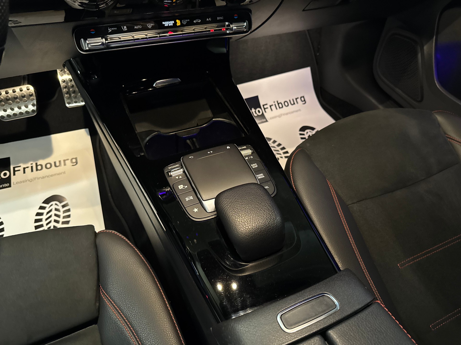 MERCEDES-BENZ A 200 4Matic AMG Line 8G-DCT-image-6