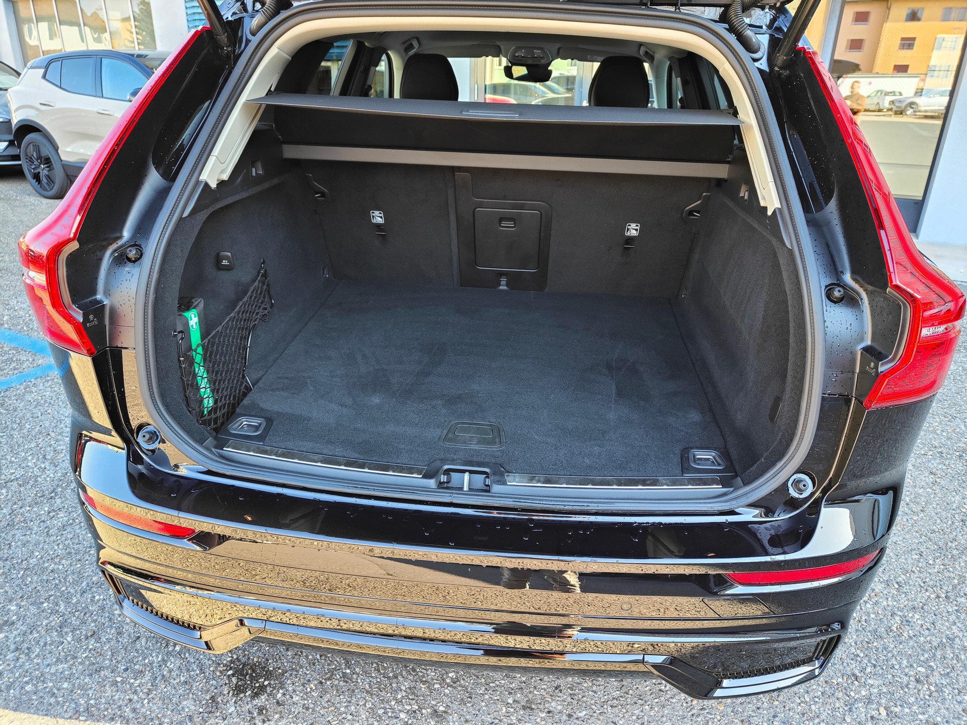VOLVO XC60 2.0 B5 MH Plus Dark AWD-image-13