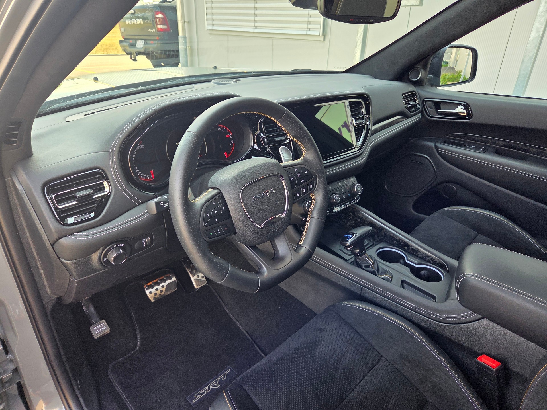 DODGE Durango 6.4 V8 SRT Alchemi 475 PS / 6-Plätzer / 3.5T AHK-image-6