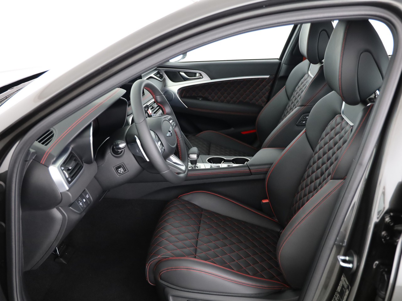 GENESIS Shooting Brake 2.0T AWD Sport-showroom-element-3