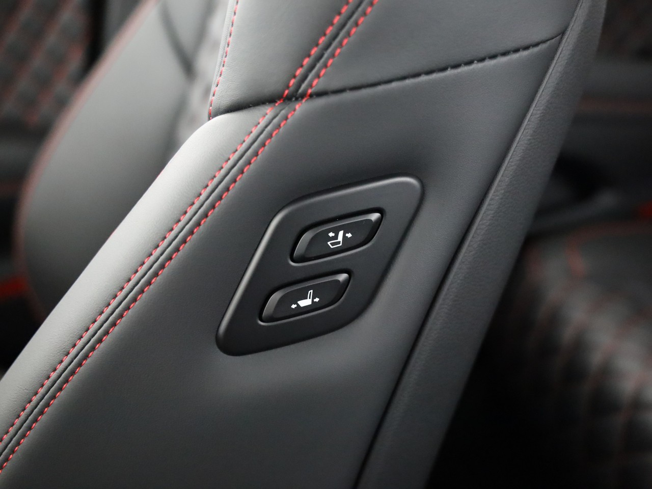 GENESIS Shooting Brake 2.0T AWD Sport-image-18