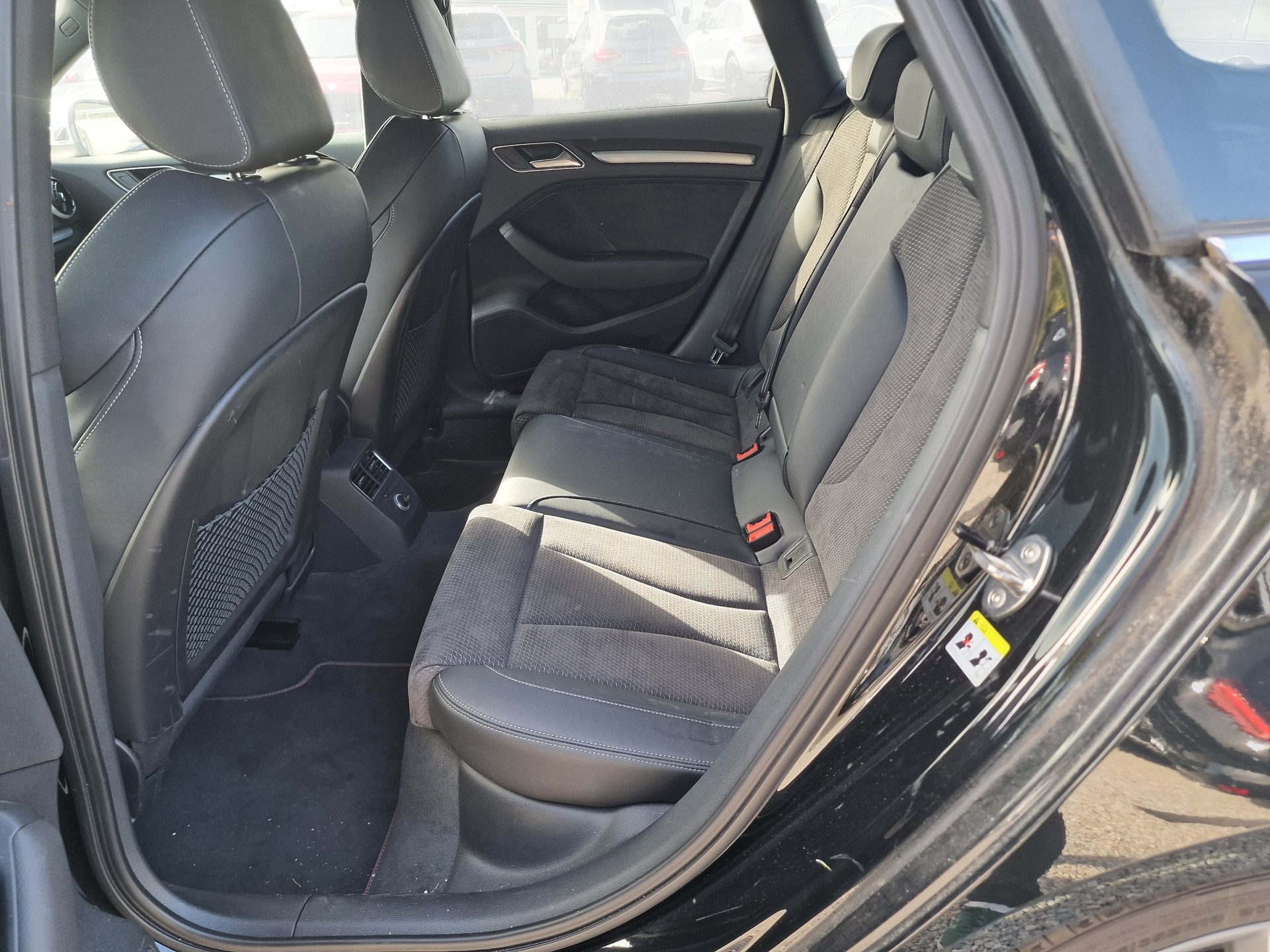 AUDI S3 Sportback 2.0 TFSI quattro S-tronic ACC 24Mt Gara-image-10
