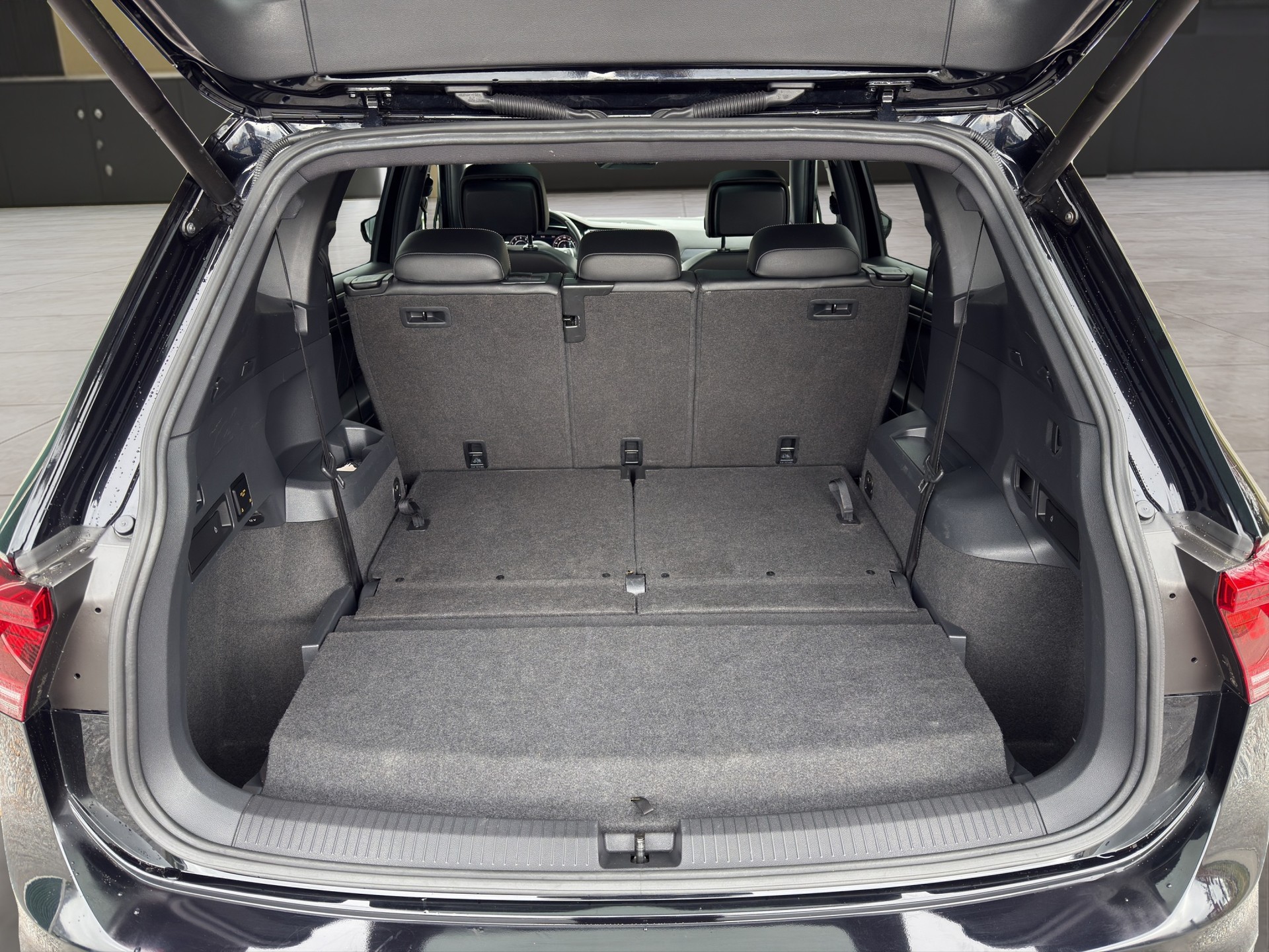 VW Tiguan Allspace 2.0 TSI Highline R-Line DSG-image-15