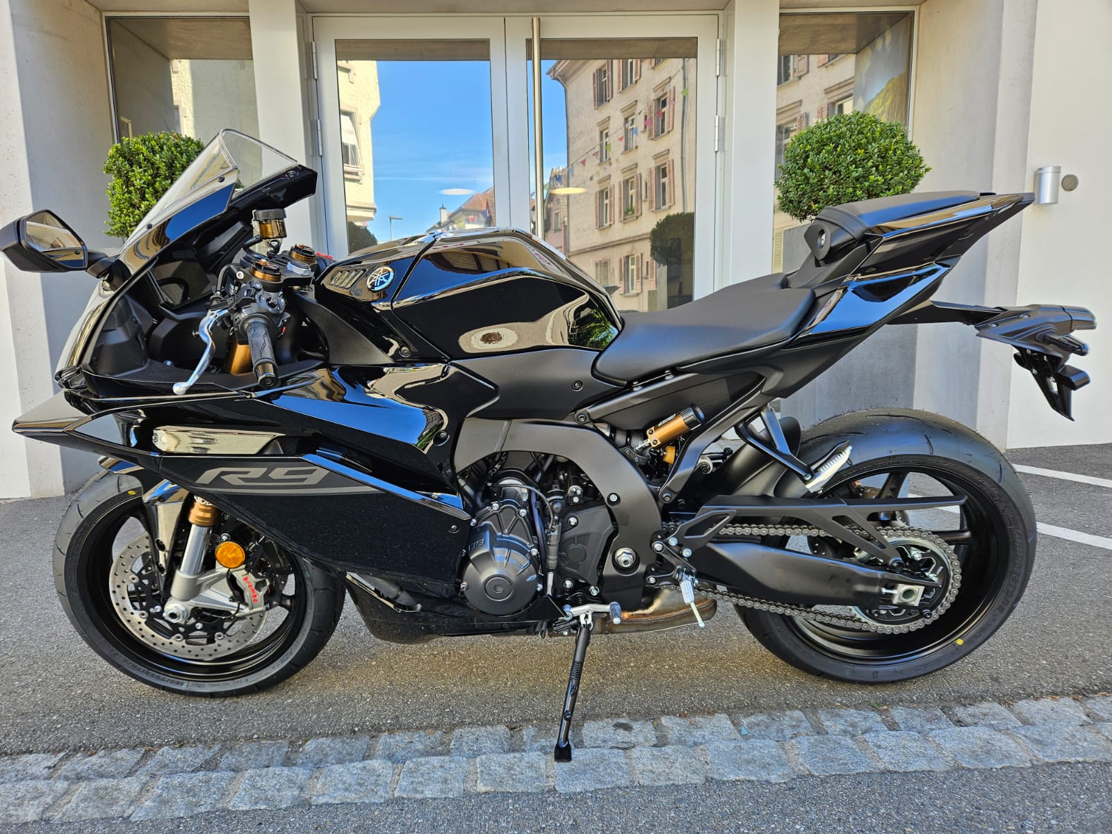 YAMAHA YZF-R9-showroom-element-2